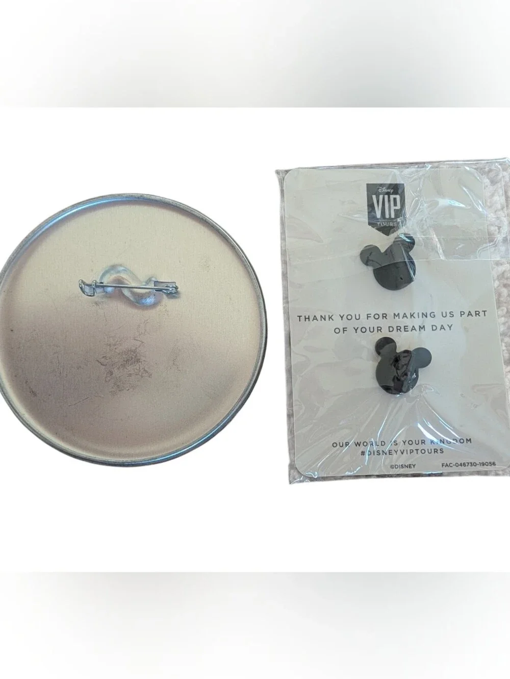NEW IN PACKAGE Set Of Two VIP Disney World DisneylandTour Pins/Buttons